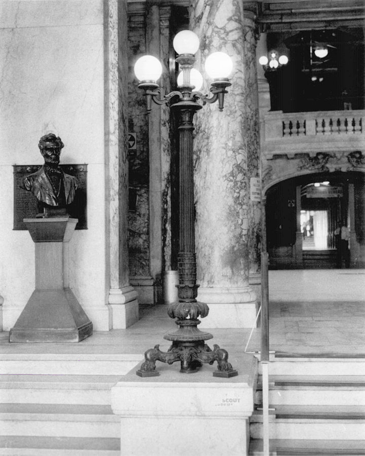 Entrance Lobby Lamp
Photo by Richard Rozewski
