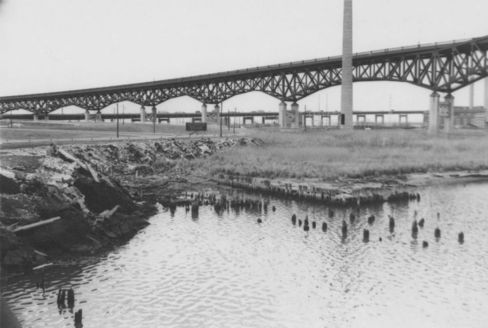 At the Passaic River
Photo from the Samuel Berg Collection at the Newark Public Library
